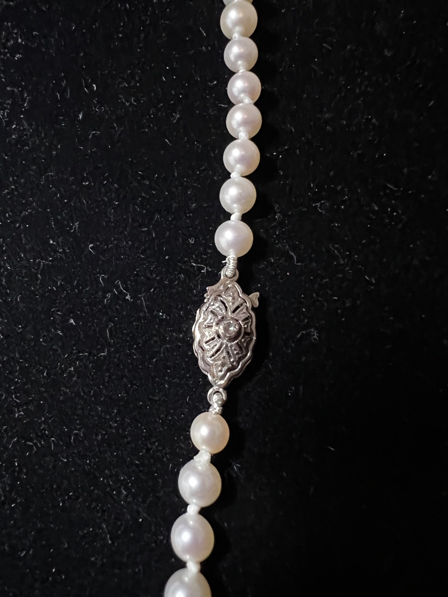 71-bead Cultured Pearl Necklace With Gold And Diamond Clasp, 52 Cm-photo-3
