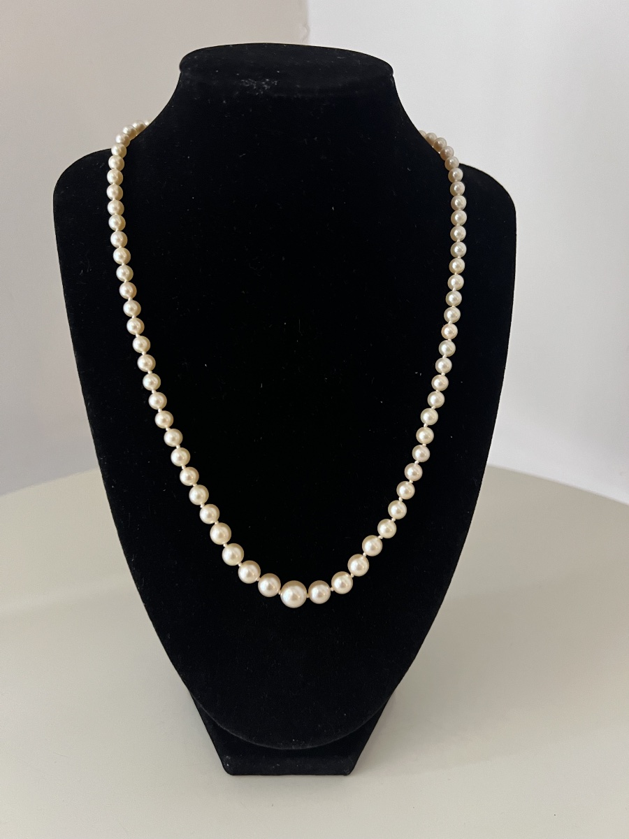 Necklace With 79 Cultured Pearls, 18k Gold Clasp, 51 Cm