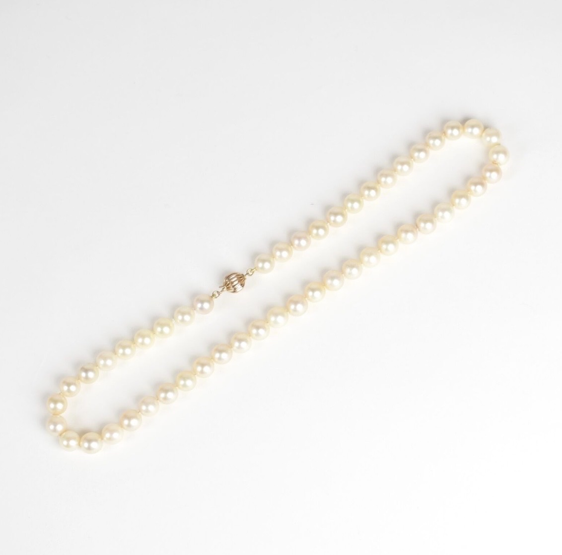 Necklace With 49 White Akoya Cultured Pearls, 750°/°° Gold Clasp, 43.5 Cm