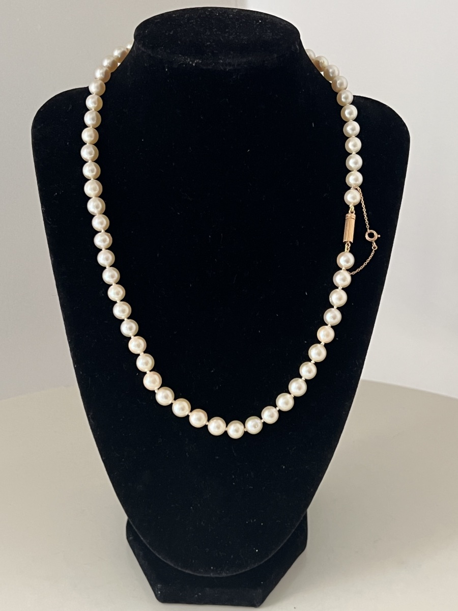 Choker Necklace With 59 Akoya Cultured Pearls And An 18k Gold Clasp, 49 Cm-photo-3