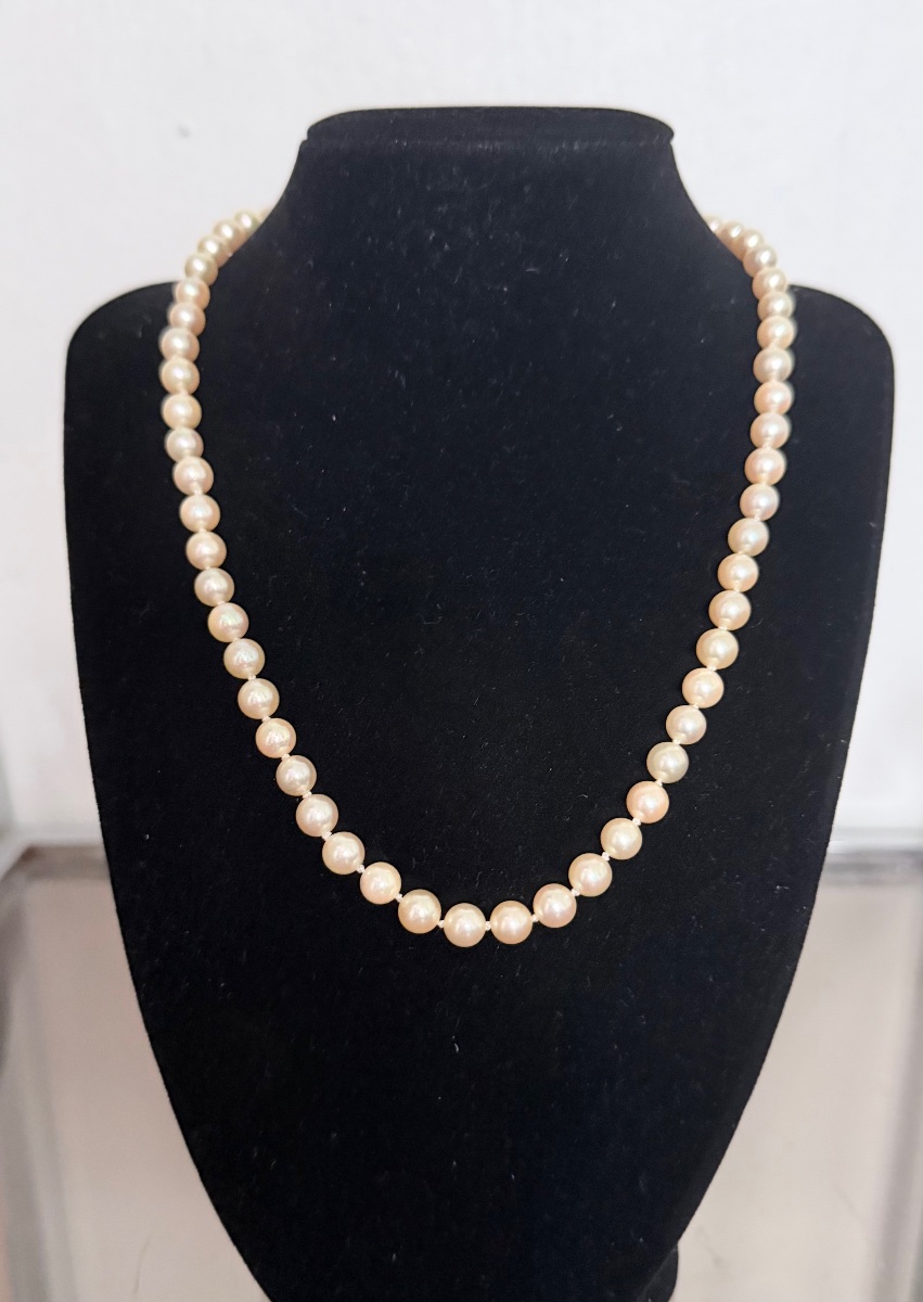 Collier choker 60 perles de culture akoya fermoir et chaîne en or 18K 46 cm