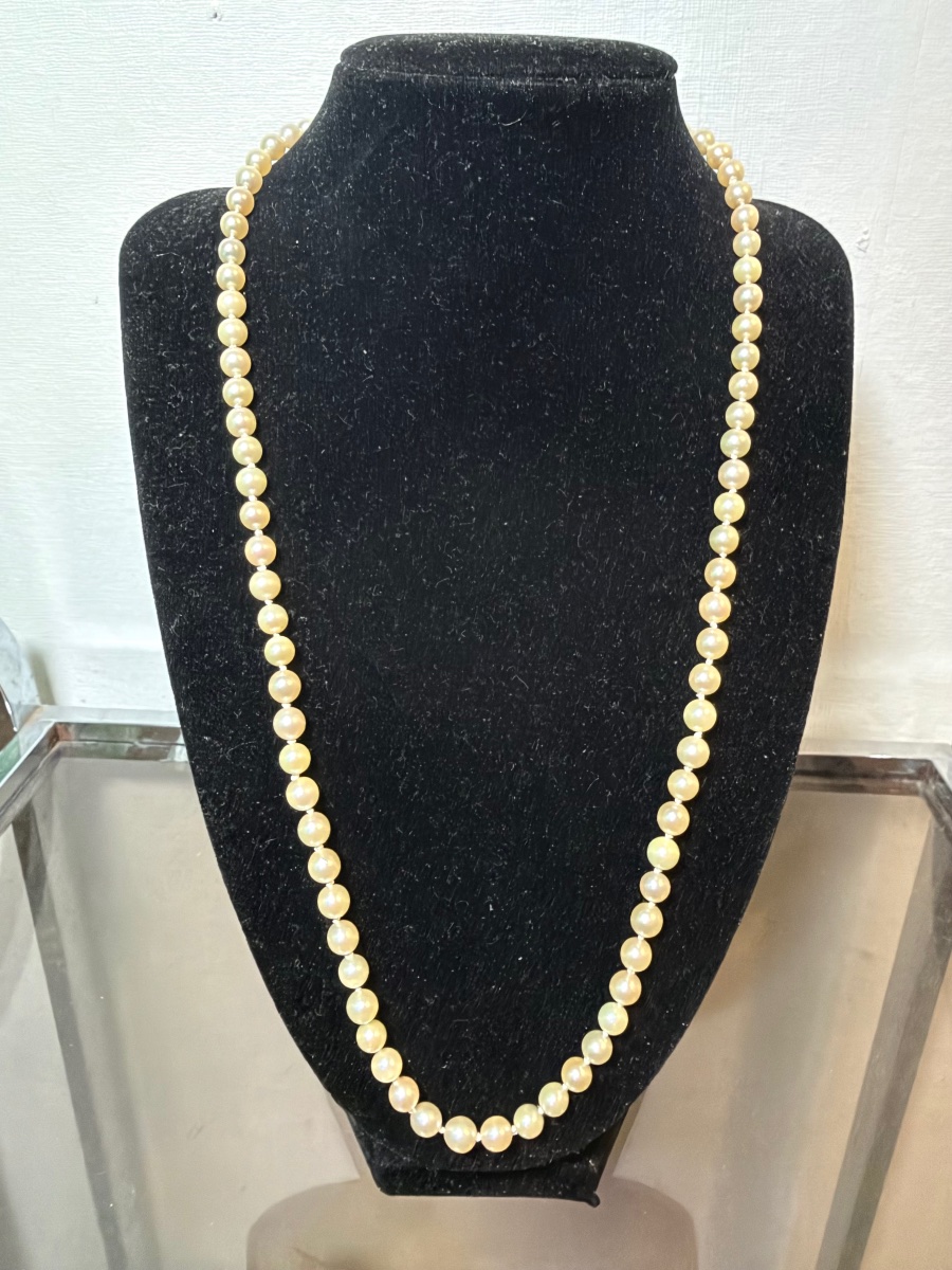 Choker Necklace With 84 Cultured Pearls, 18k Gold Clasp, 58 Cm-photo-2
