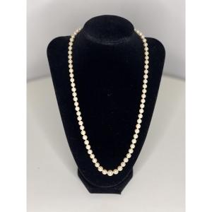 Art Deco Necklace 77 Cultured Pearls In Drop Gold Clasp And Diamonds 55 Cm