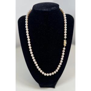 Collier 71 perles de culture blanche AKOYA  fermoir or 18k 52 cm