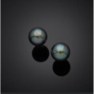 Pair Of Thai Pearl Earrings In 18k Gold Setting