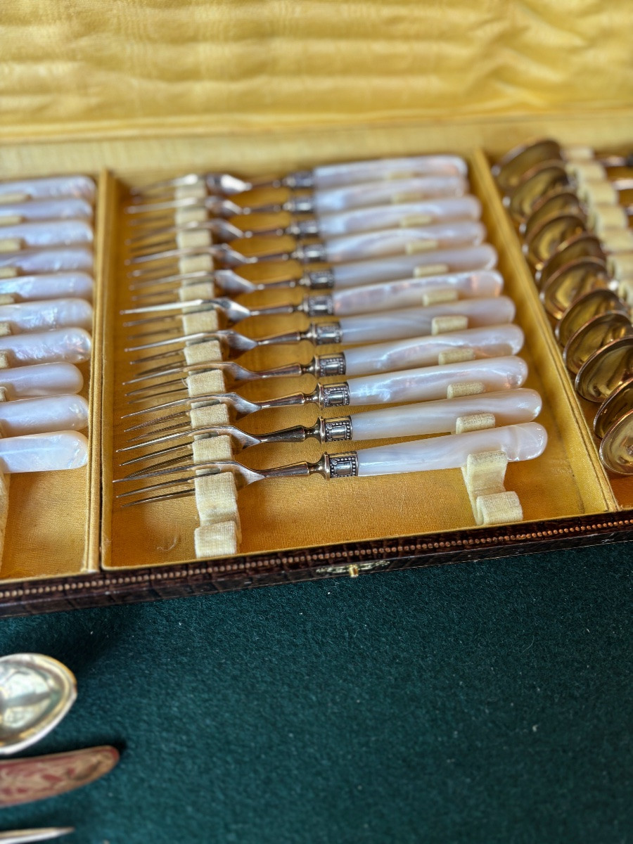 36 Dessert Cutlery Sets With Mother-of-pearl Handles And Silver Ferrule. -photo-3