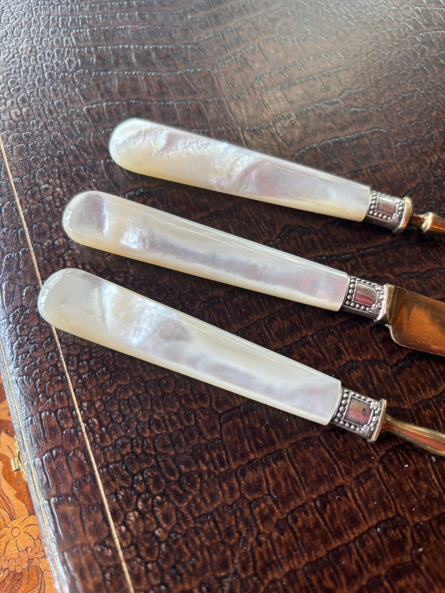 36 Dessert Cutlery Sets With Mother-of-pearl Handles And Silver Ferrule. -photo-4