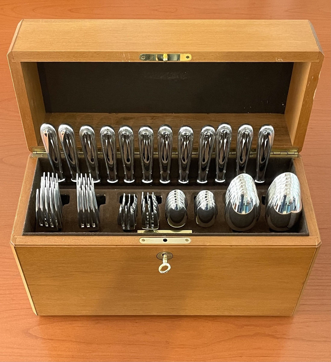 Christofle Perles Ménagère 60 Pieces Avec Argentier,coffret ,très Bon état 