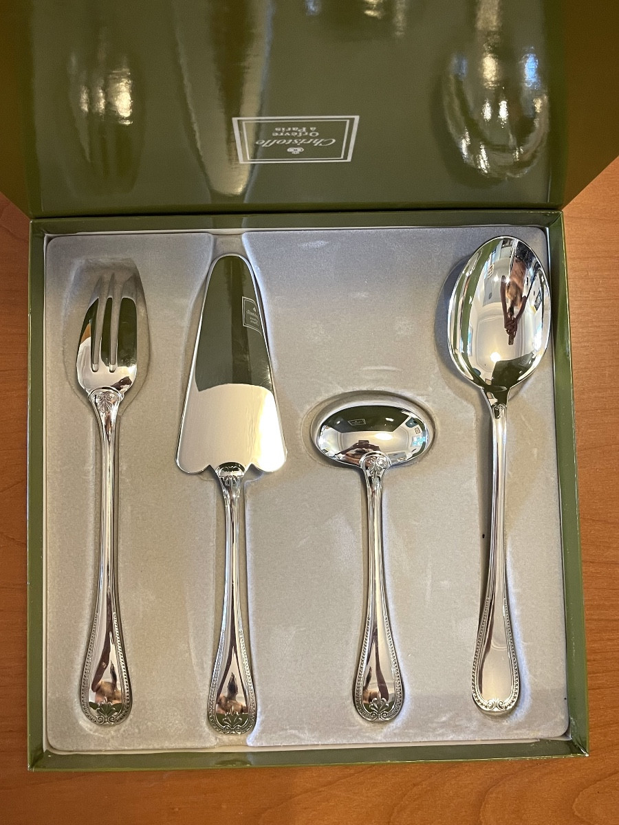 Christofle malmaison coffret couverts de service ,cuillère sauce ,pelle à tarte 