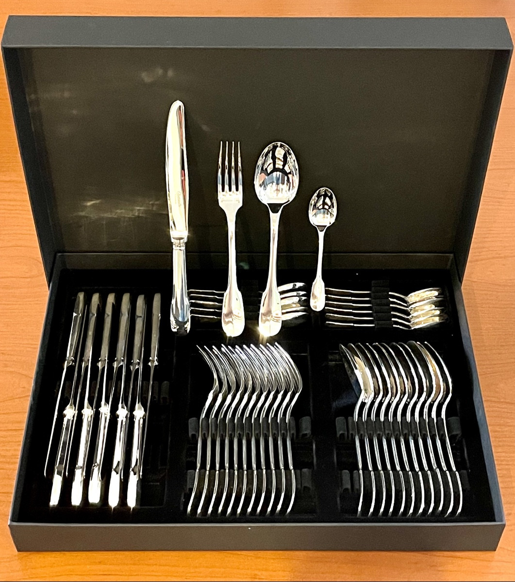 Christofle Cluny ,ménagère 48 pièces état neuf 