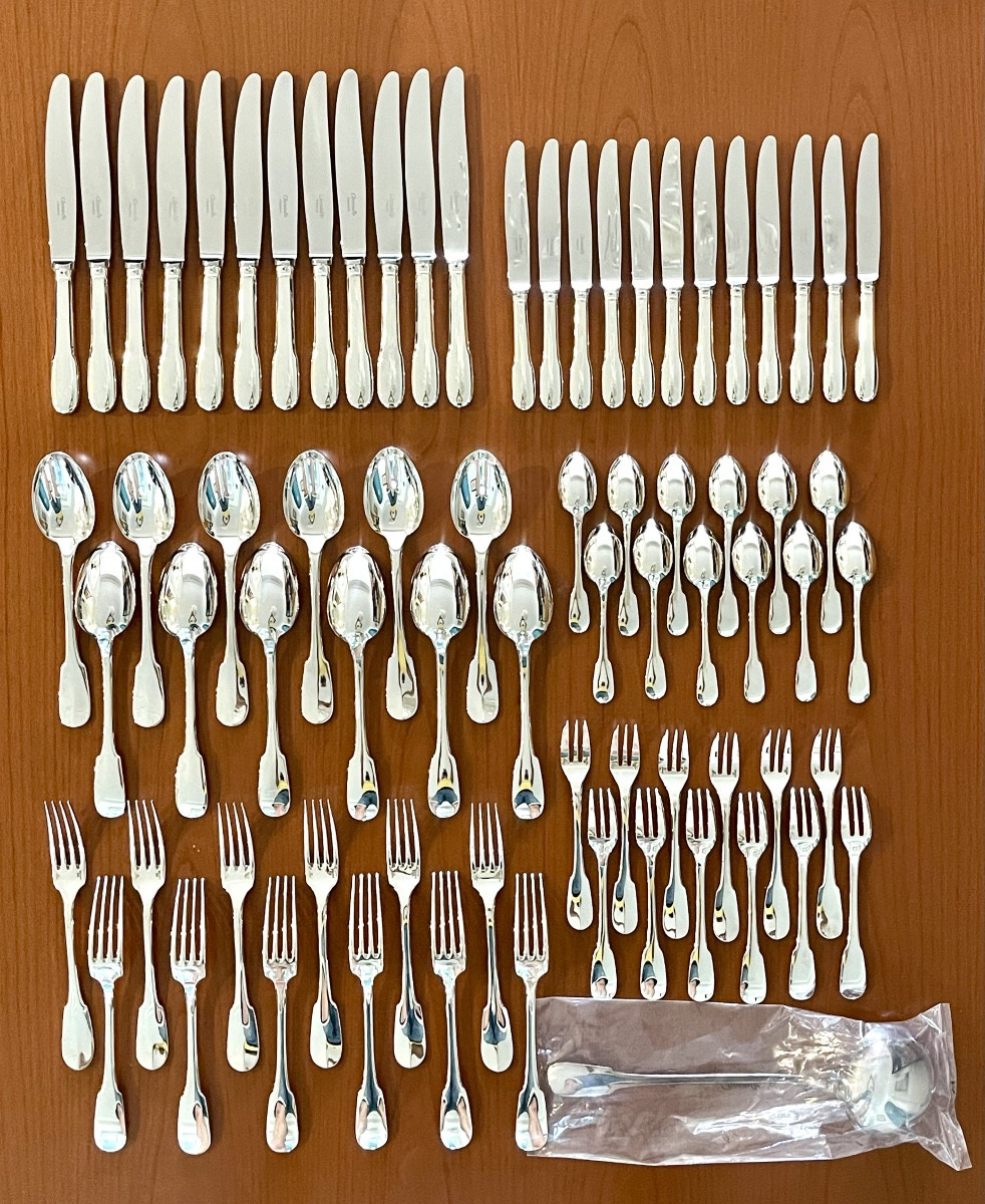 Christofle Cluny Ménagère 73 pièces 12 personnes .tres bel état 