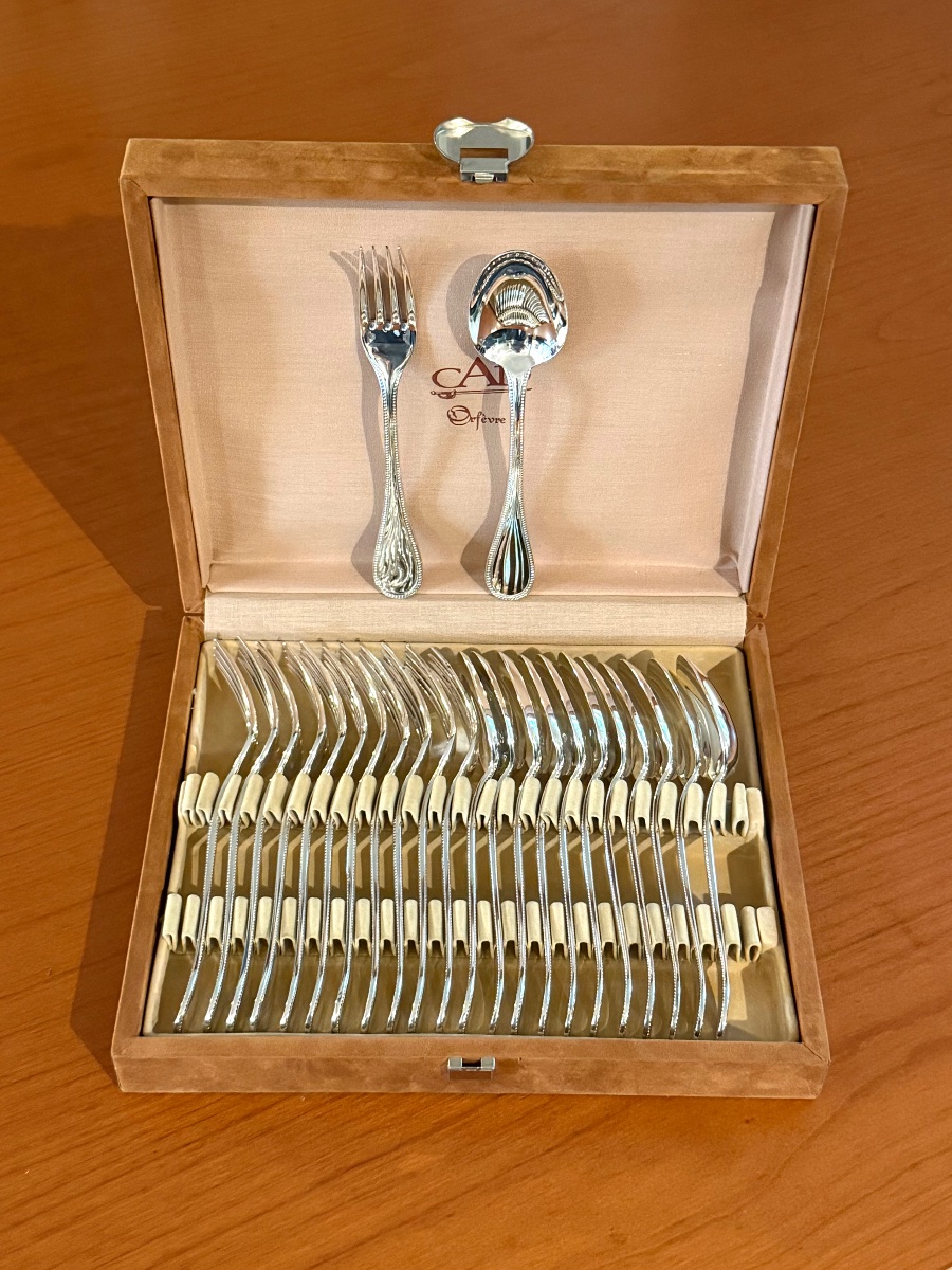 Christofle perles , 24 couverts à entremet , fourchettes et cuillères état neuf 