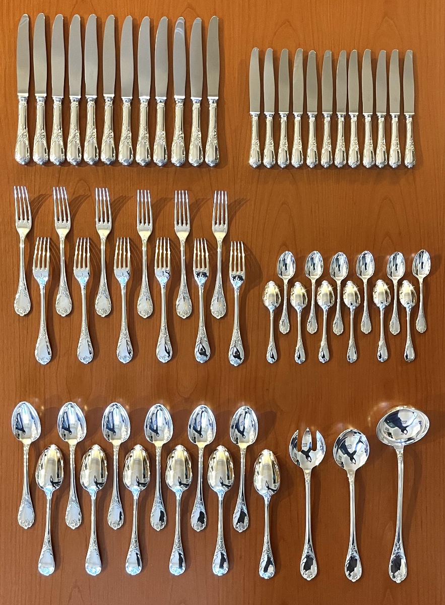 Christofle marly , ménagère 63 pièces très bon état 