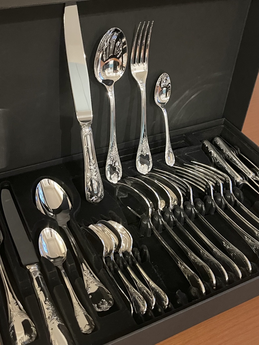 Christofle marly ,ménagère 6 personnes 24 pièces 