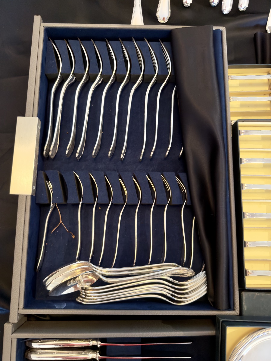 Ercuis 218-piece Dinner Set With 6-drawer Silverware Chest -photo-3