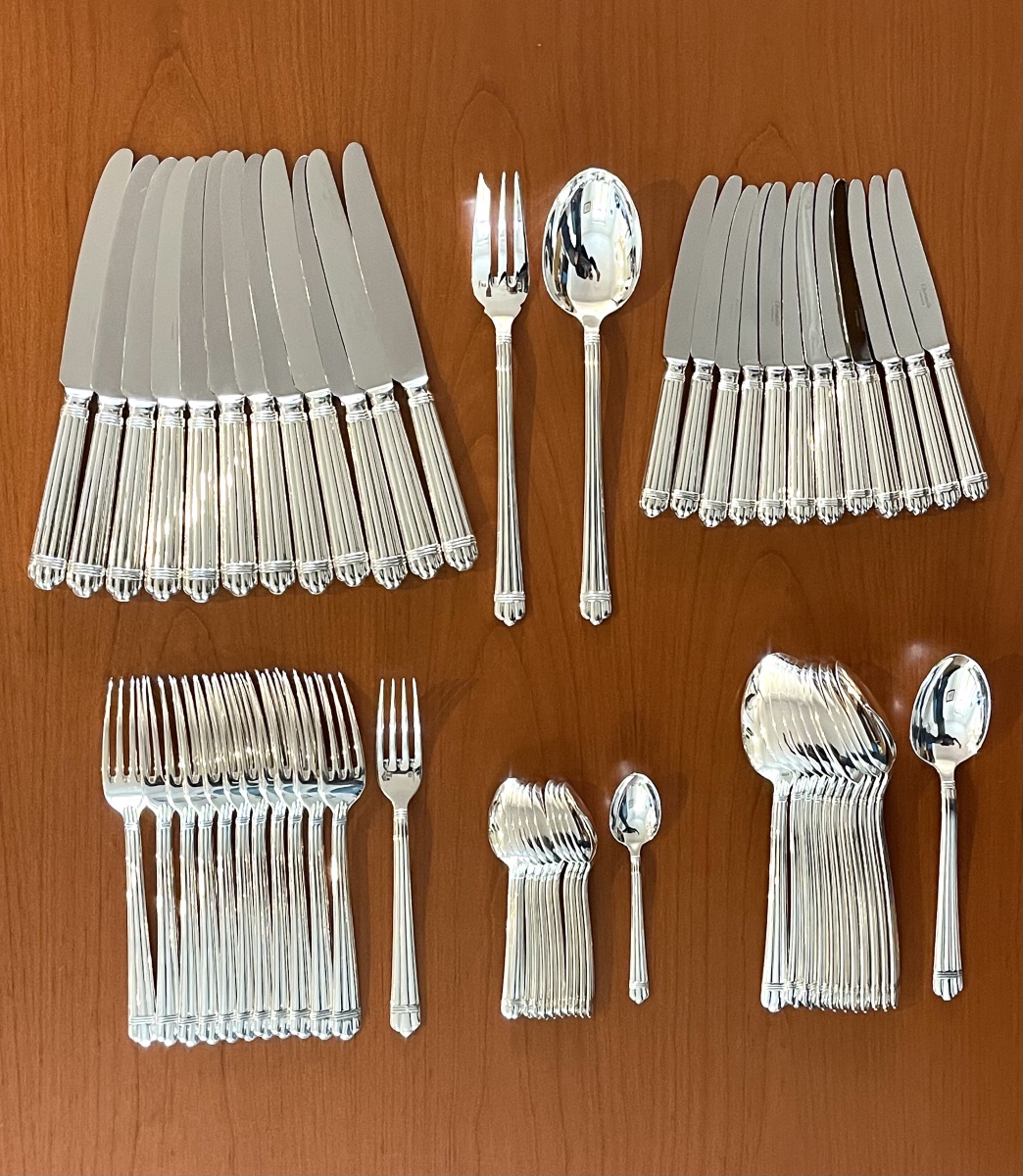 Christofle Aria ,ménagère 62 pièces très bel état 