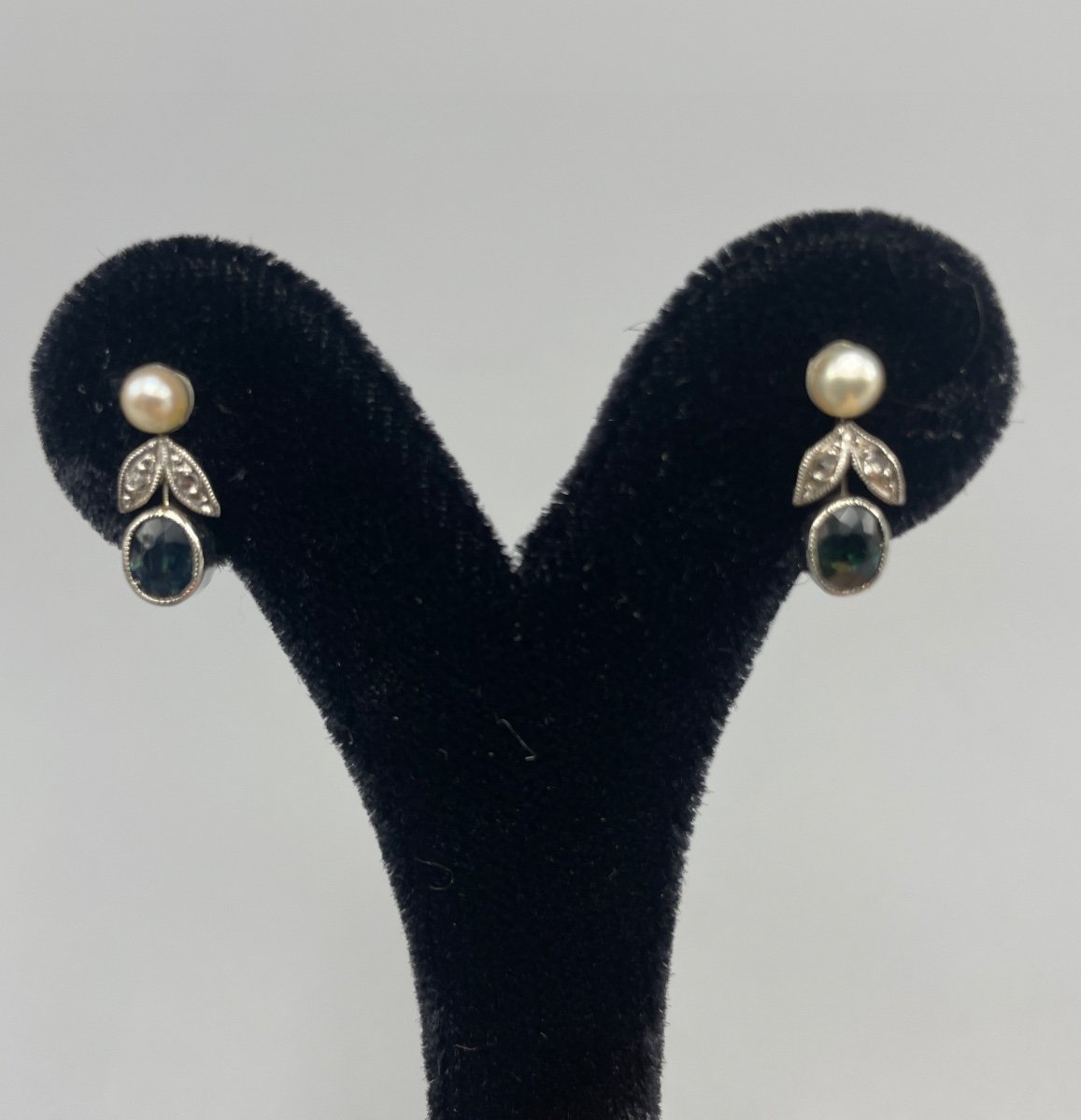 Lovely Pair Of Earrings-photo-2