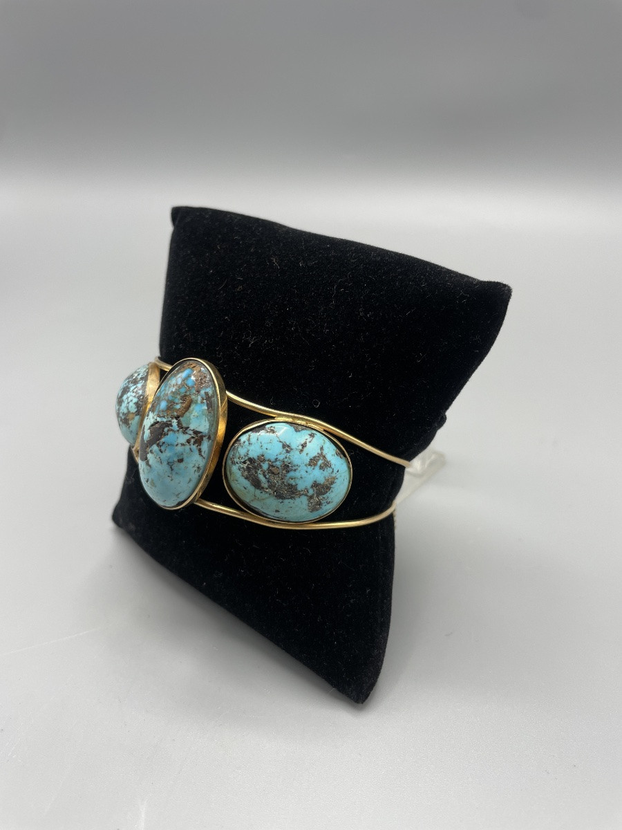Gold Cuff Bracelet Set With 3 Turquoise Cabochons-photo-3