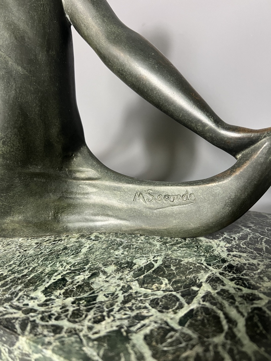 Elégante sculpture en bronze représentant une femme nue assise, dans une posture gracieuse et c-photo-4