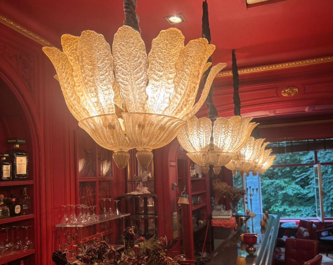 Série de 10 appliques en verre de Murano 55x43cm, incrustation de paille d’or