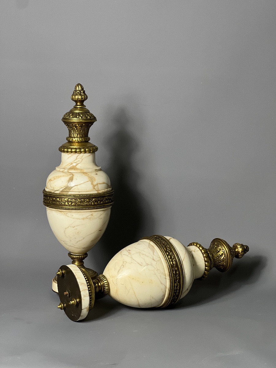 Paire d’urnes en marbre et bronze – Style Louis XVI -photo-3