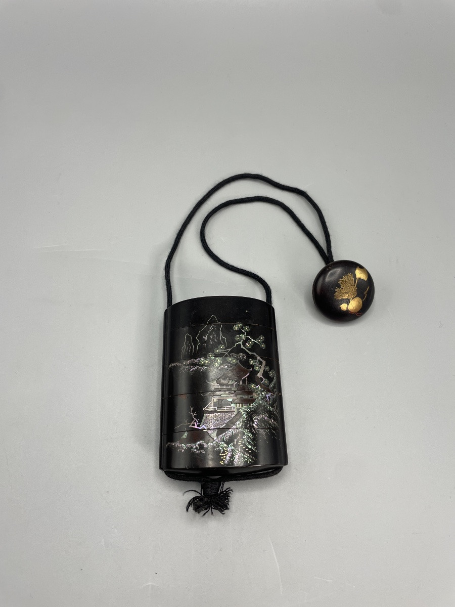 Inrō japonais ancien , Laque noire, décor paysager et calligraphique, netsuke-photo-2