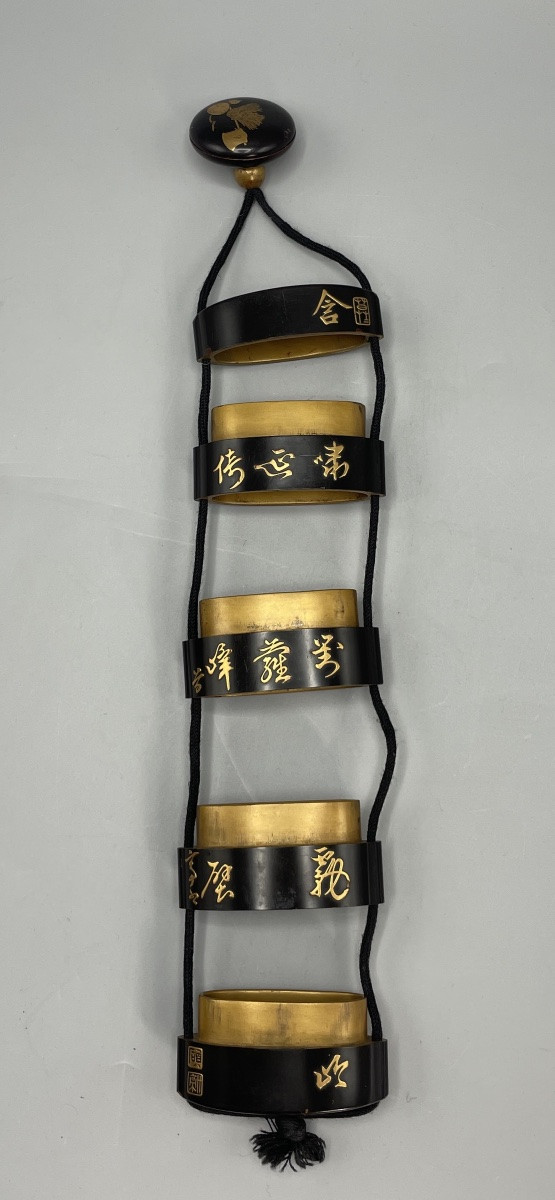 Inrō japonais ancien , Laque noire, décor paysager et calligraphique, netsuke-photo-2