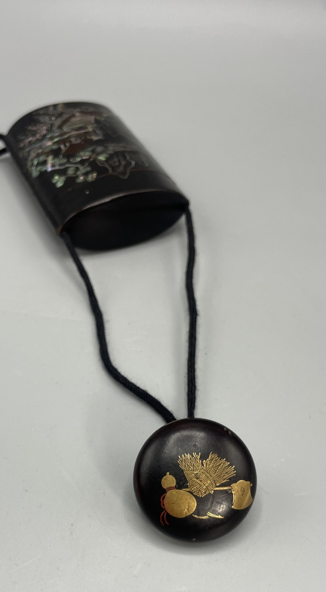 Inrō japonais ancien , Laque noire, décor paysager et calligraphique, netsuke-photo-3