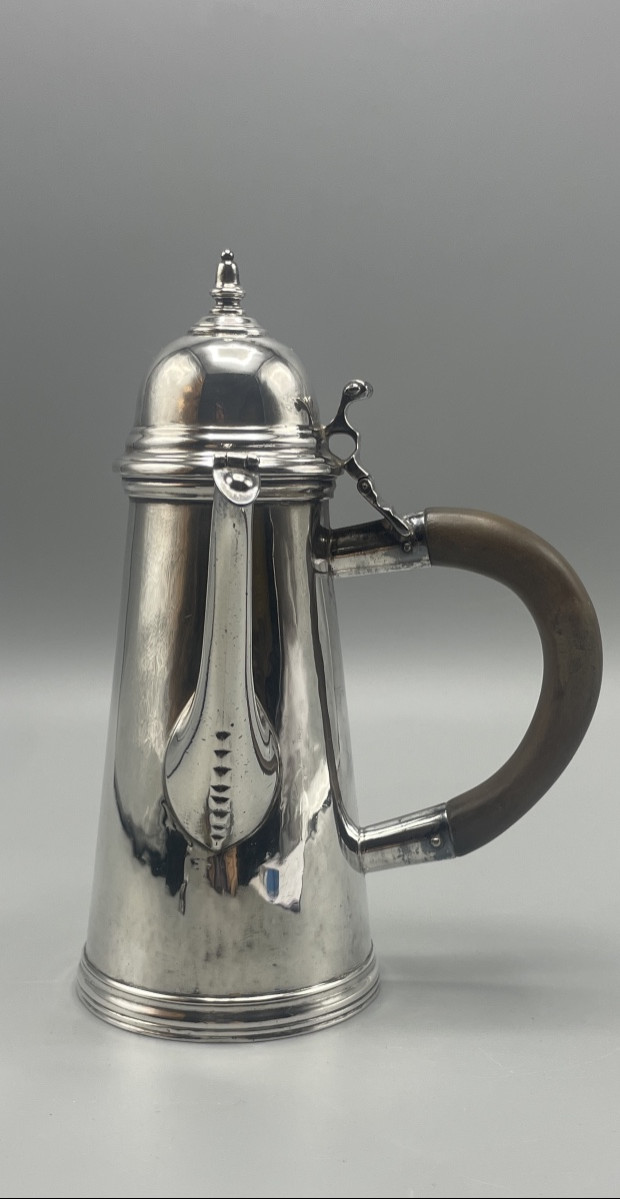 Cafetière anglaise en argent massif Londres, 1918 Crichton Bros