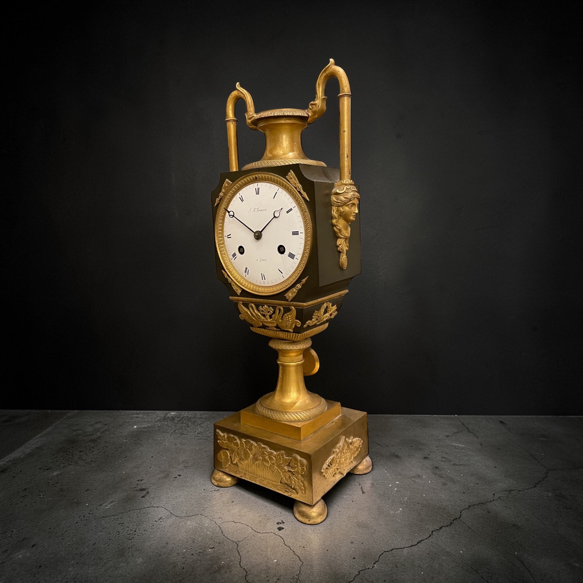 Pendule d’Époque Empire en Bronze Ciselé et Doré – Signée J.B. Roemat à Gand – Sonnerie Heures -photo-5