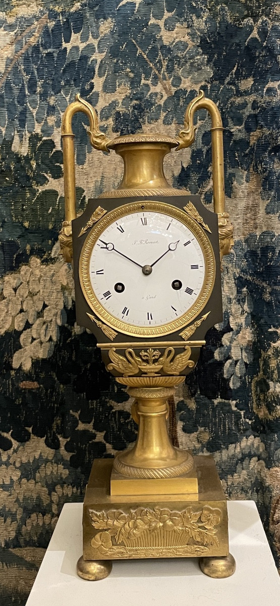 Pendule d’Époque Empire en Bronze Ciselé et Doré – Signée J.B. Roemat à Gand – Sonnerie Heures 