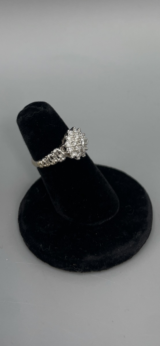 Bague en or blanc 18 carats sertie de diamants, motif floral-photo-4