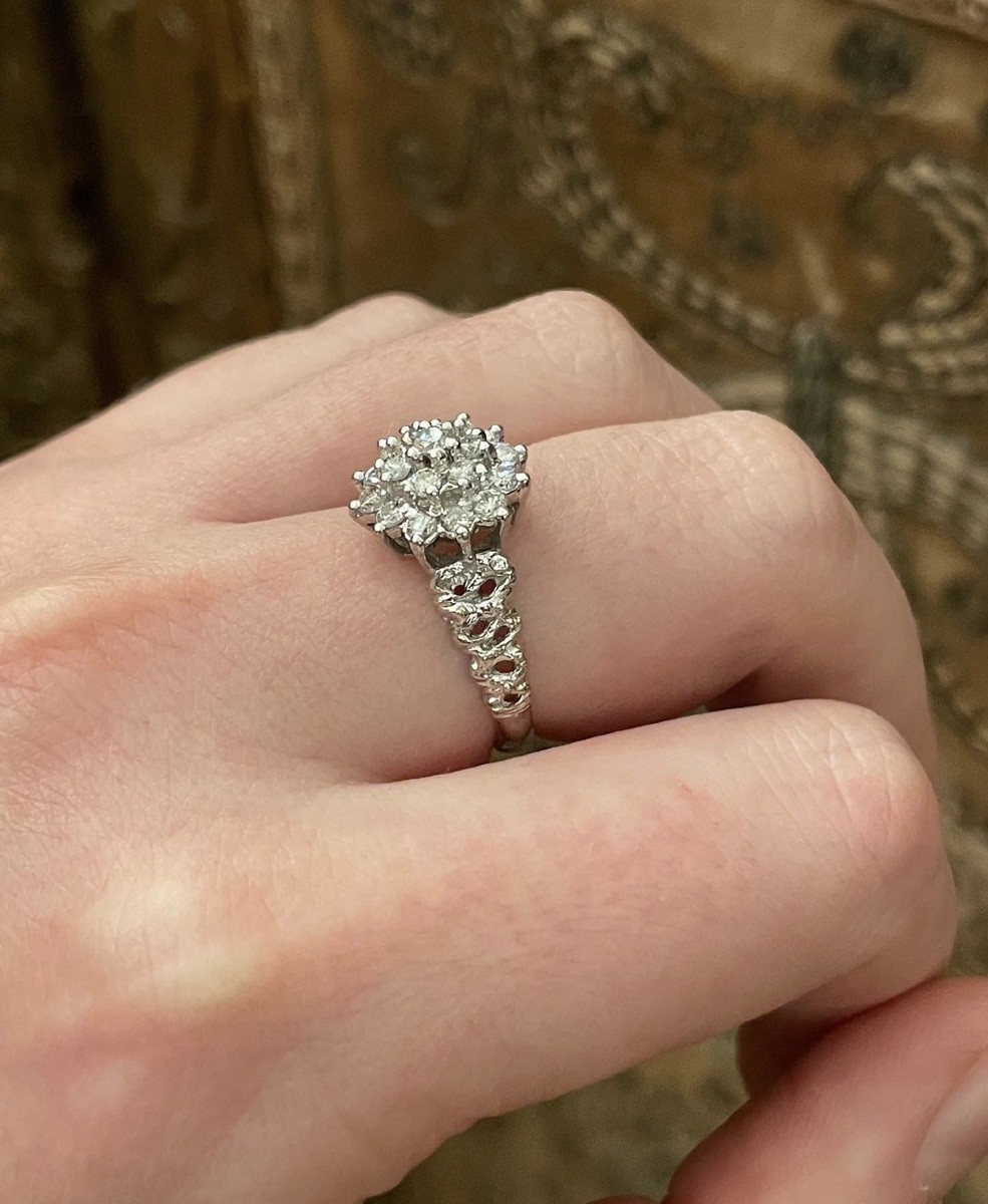 Bague en or blanc 18 carats sertie de diamants, motif floral-photo-3