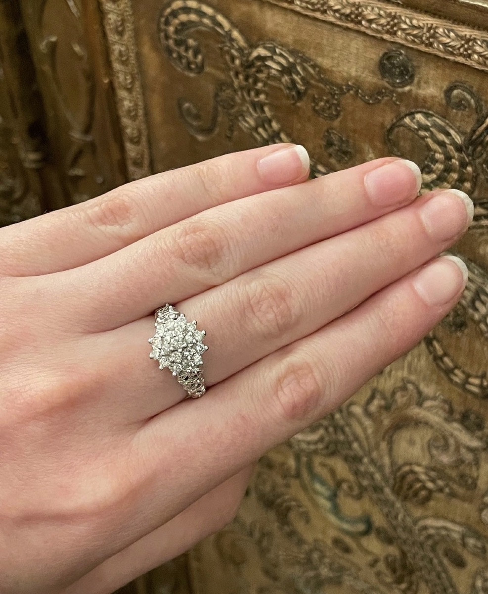 Bague en or blanc 18 carats sertie de diamants, motif floral-photo-4