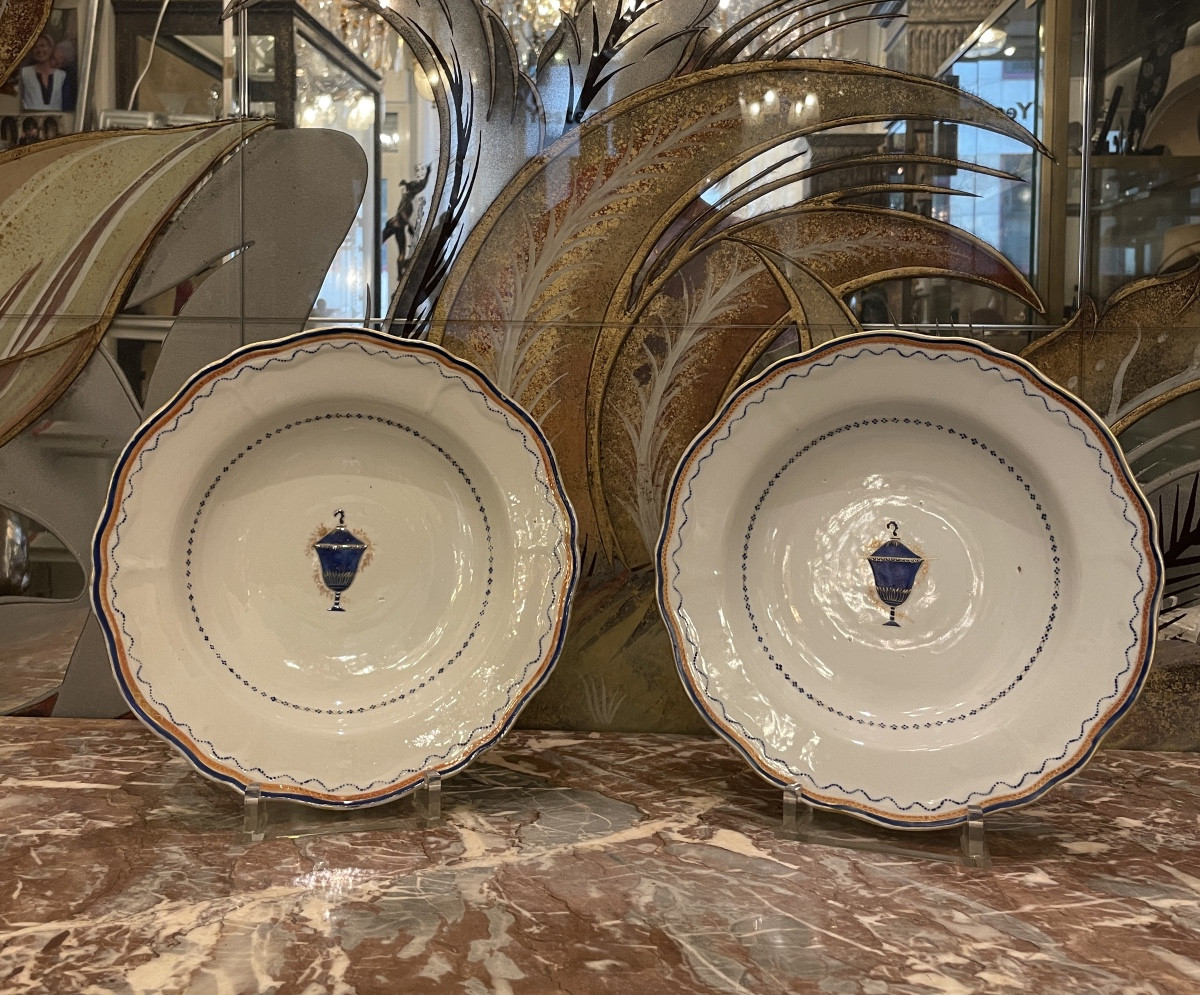 Pair Of Chinese Export Porcelain Plates – Compagnie Des Indes Late 18th Century Period