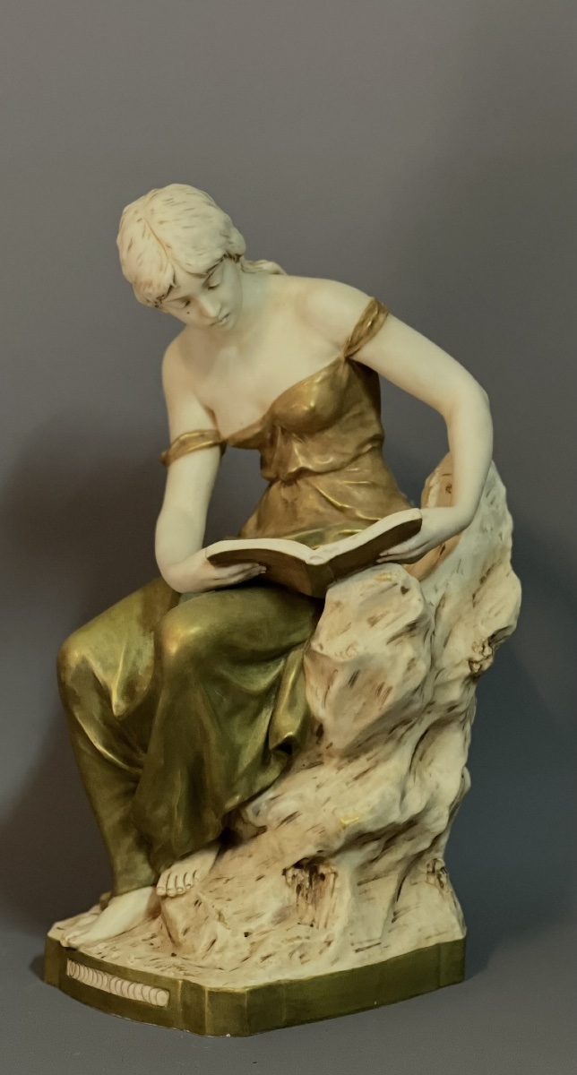 Royal Dux Bohemia – Young Woman Reading, Early 20th Century-photo-2