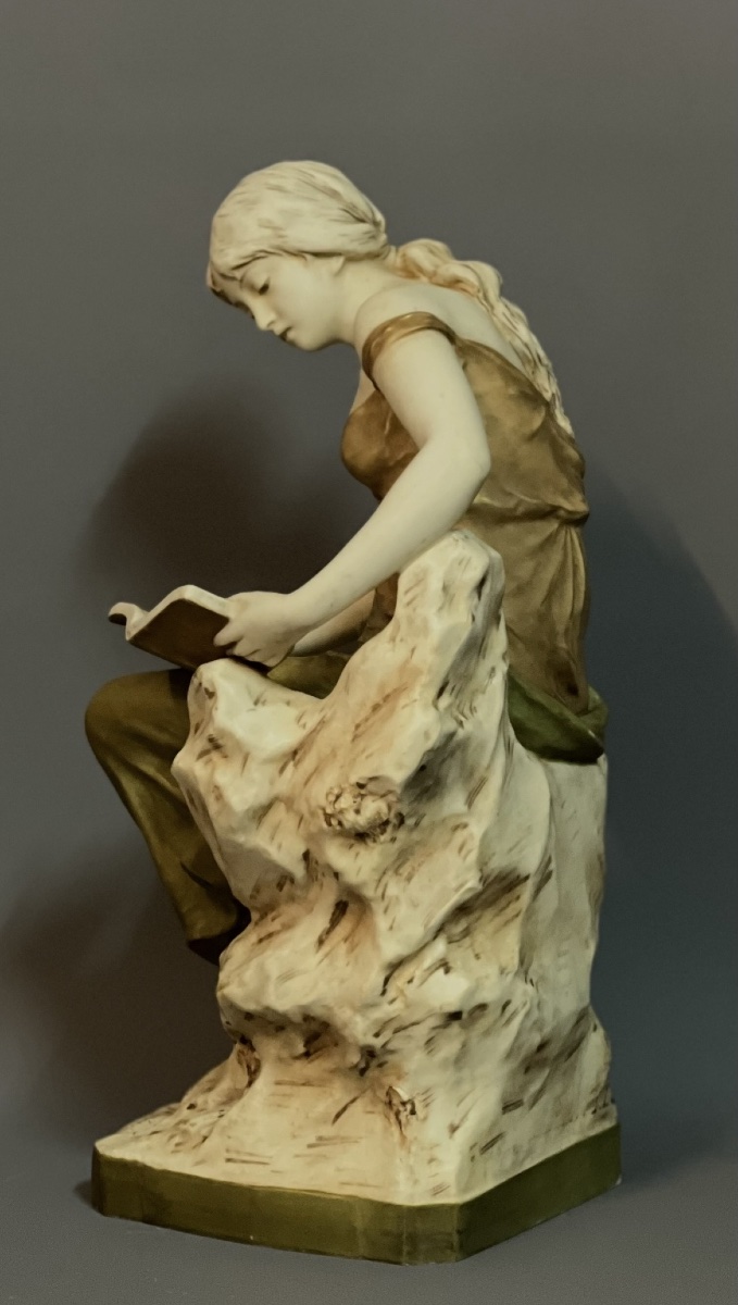 Royal Dux Bohemia – Young Woman Reading, Early 20th Century-photo-3