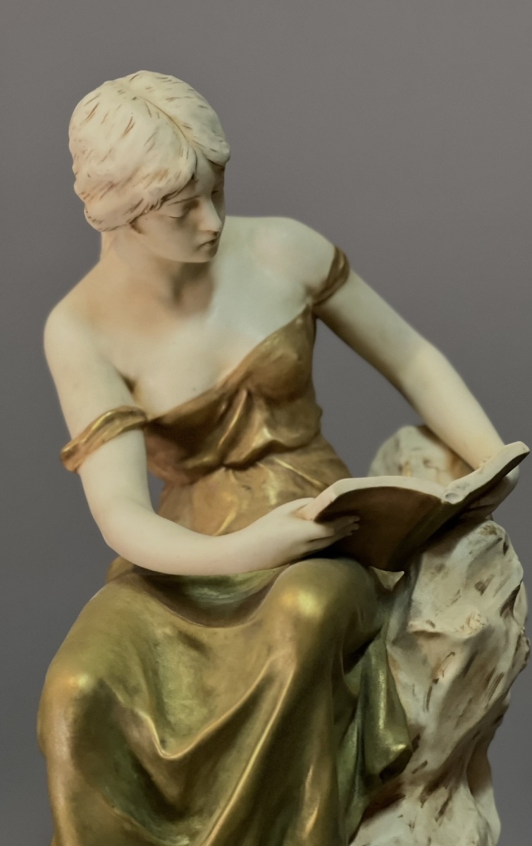 Royal Dux Bohemia – Young Woman Reading, Early 20th Century-photo-2