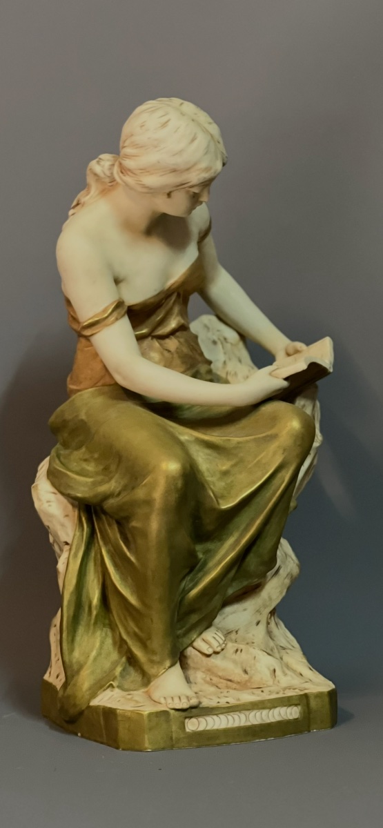 Royal Dux Bohemia – Young Woman Reading, Early 20th Century-photo-3
