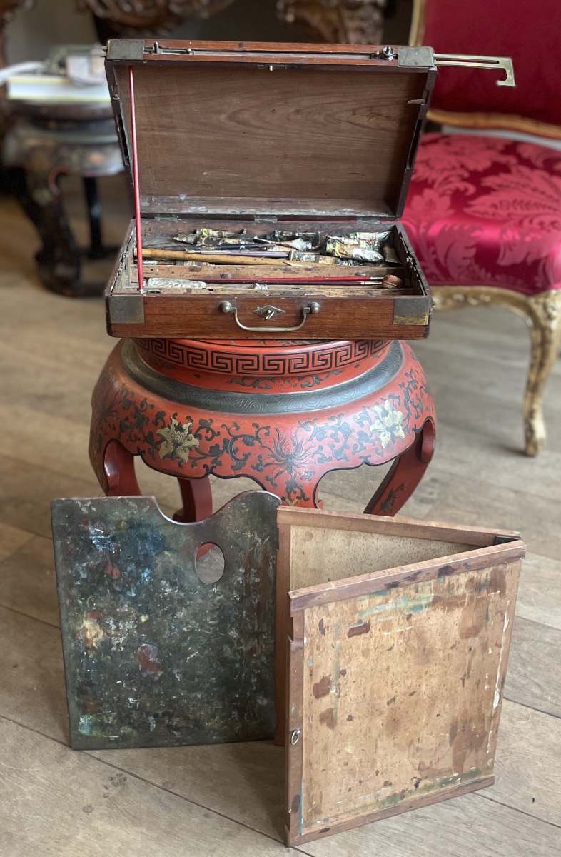 Coffret de peintre de voyage en acajou avec chevalet à crémaillère, palette et accessoires – XI