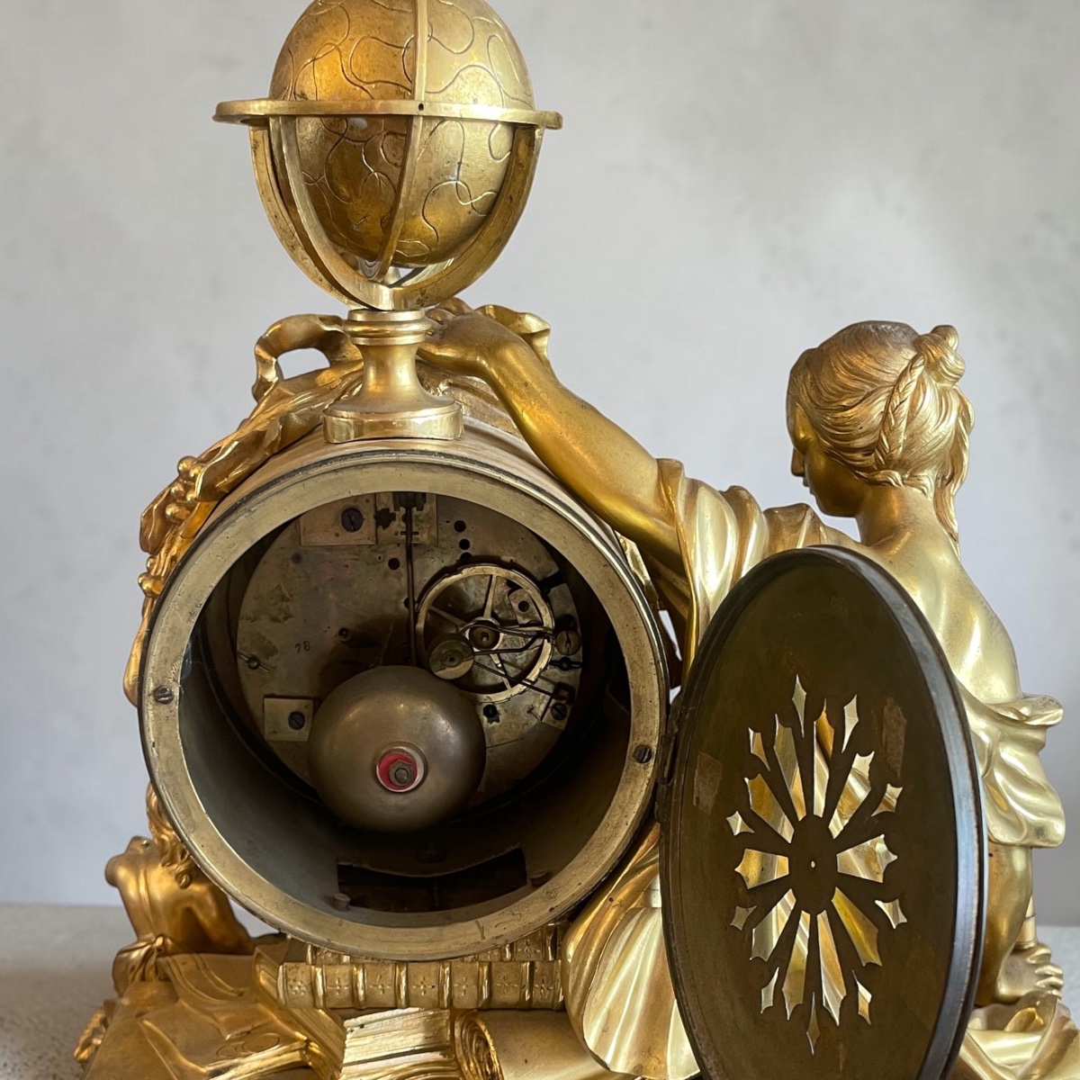 Important Gilded Bronze Clock Signed -photo-4