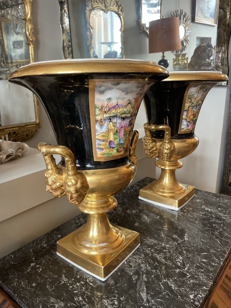 Exceptionnelle paire de vases en porcelaine de Vieux Paris, XIXe siècle, de forme Médicis sur p-photo-7