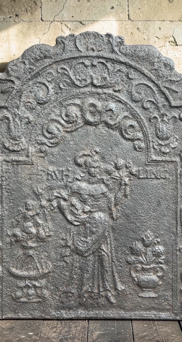 Taque de cheminée en fonte à décor allégorique – XVIIᵉ siècle-photo-2
