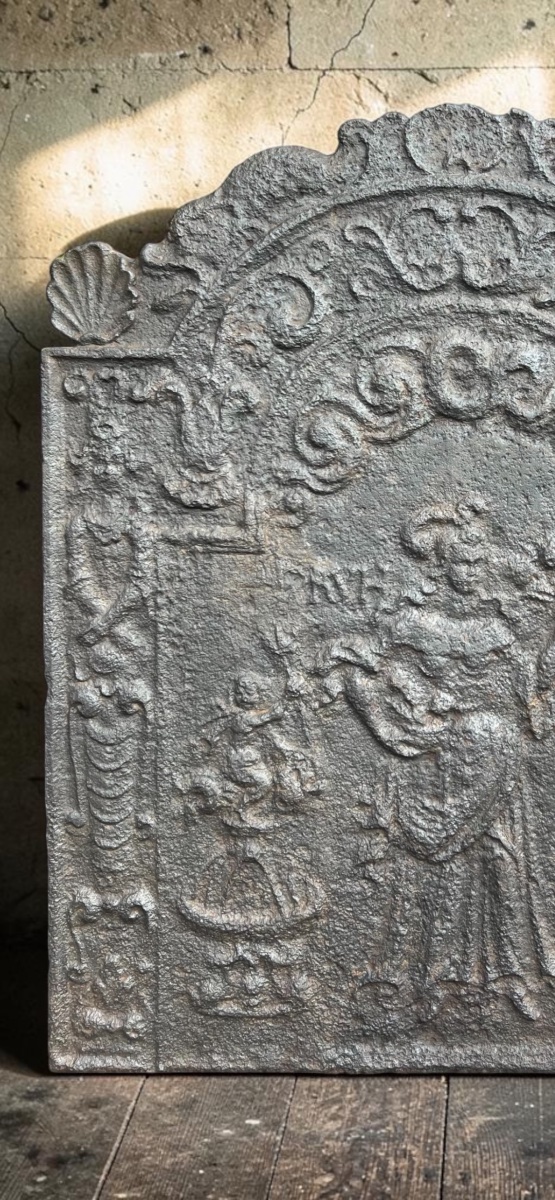 Taque de cheminée en fonte à décor allégorique – XVIIᵉ siècle-photo-4