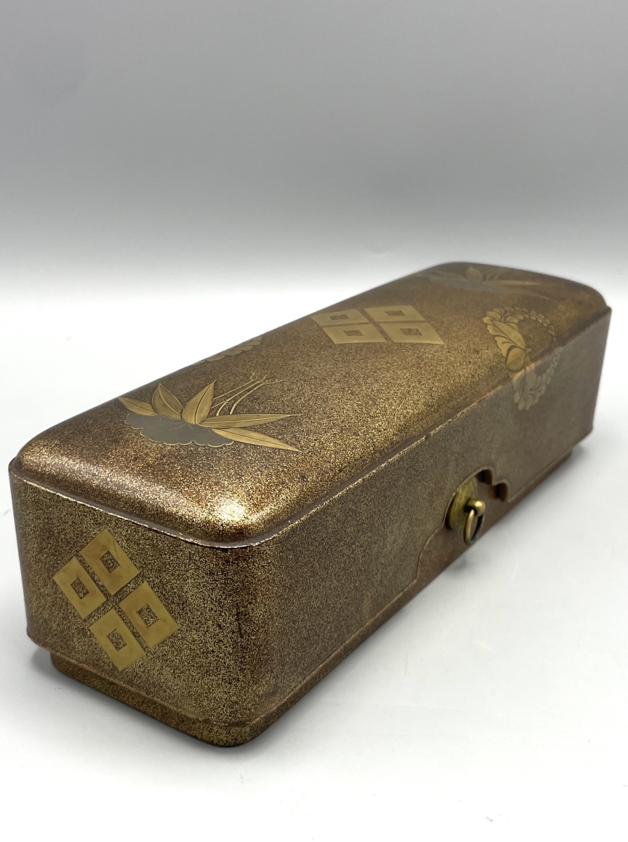 Coffret japonais en laque dorée à décor floral – Japon, fin du XIXe siècle-photo-2
