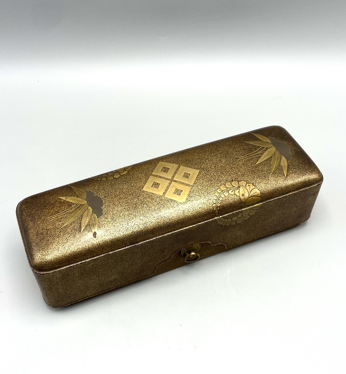 Coffret japonais en laque dorée à décor floral – Japon, fin du XIXe siècle-photo-3