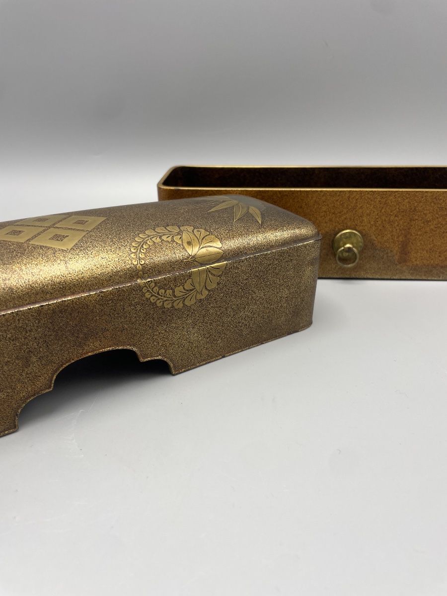 Coffret japonais en laque dorée à décor floral – Japon, fin du XIXe siècle-photo-6