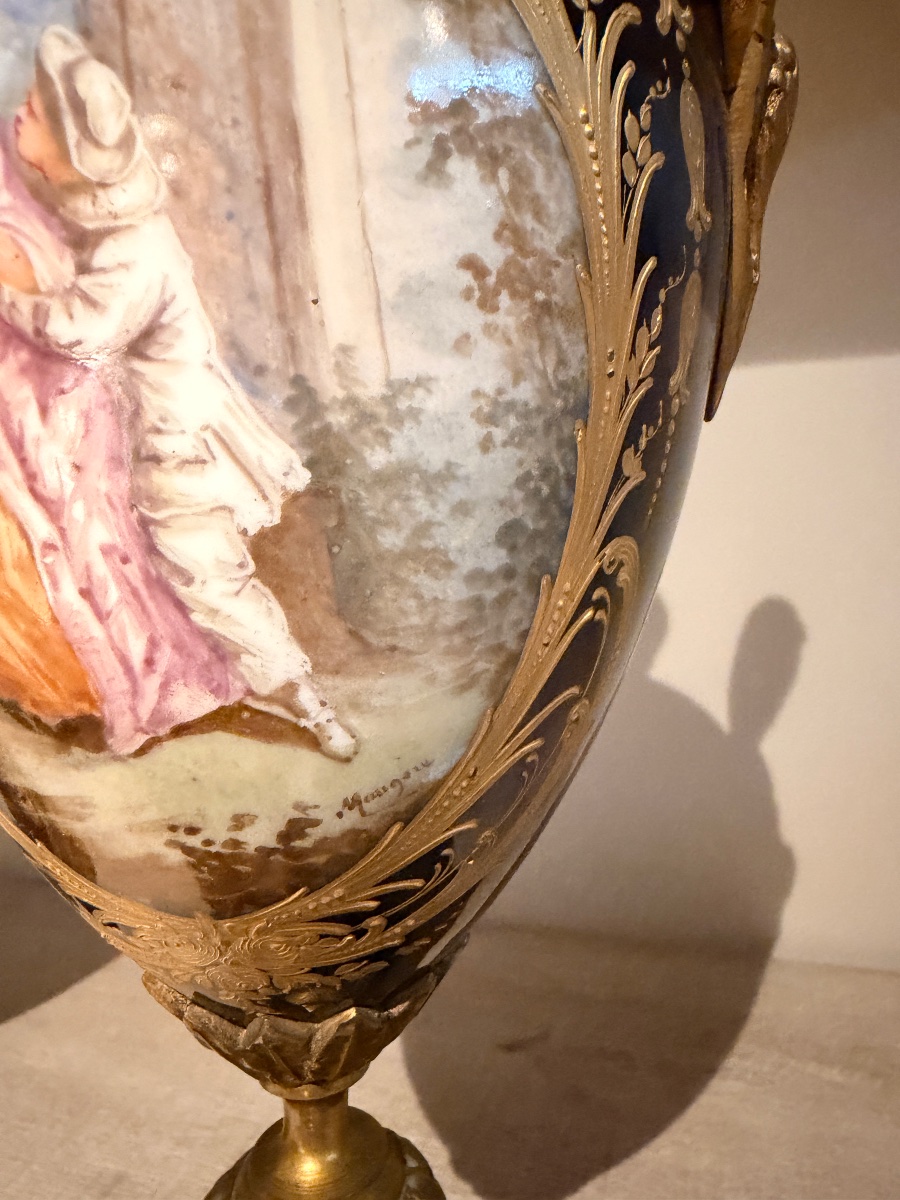 Paire de vases couverts en porcelaine de Sèvres et bronze doré – XIXᵉ siècle-photo-3