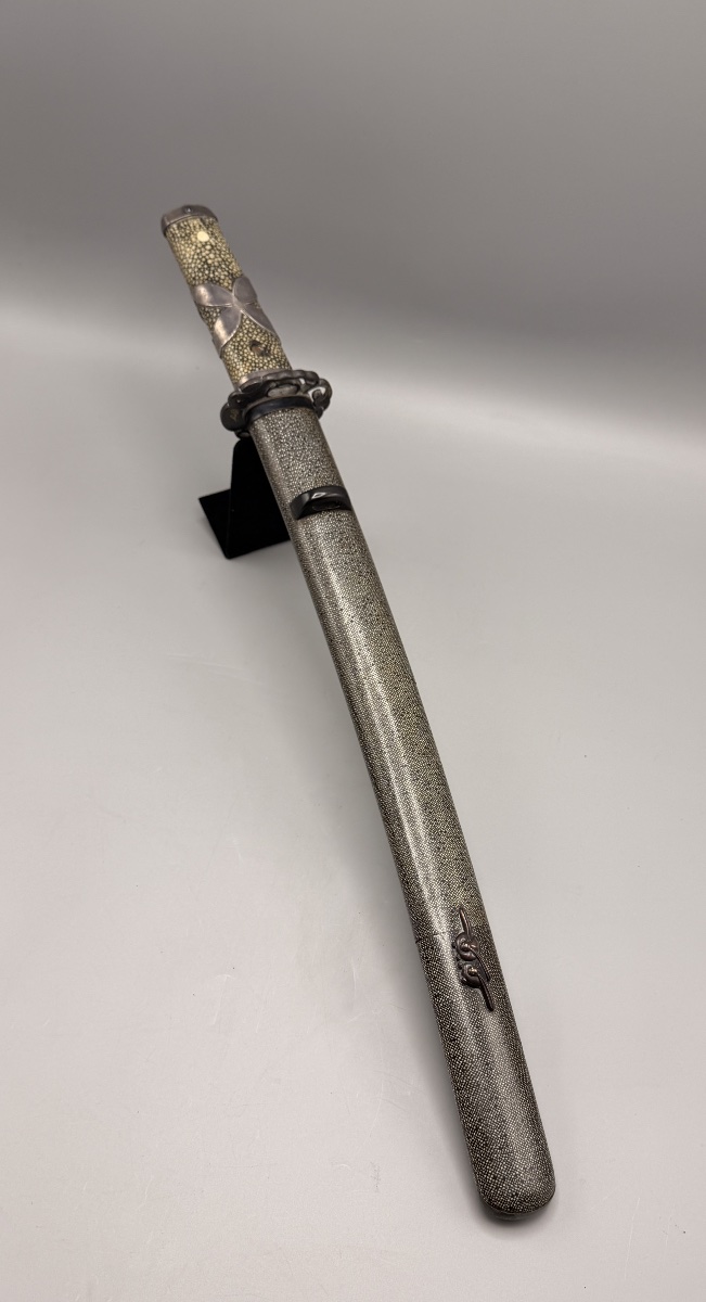 Wakizashi japonais, fourreau en peau de raie et kozuka – Vers 1860-photo-1