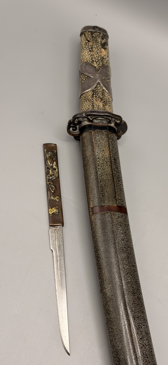 Wakizashi japonais, fourreau en peau de raie et kozuka – Vers 1860-photo-3